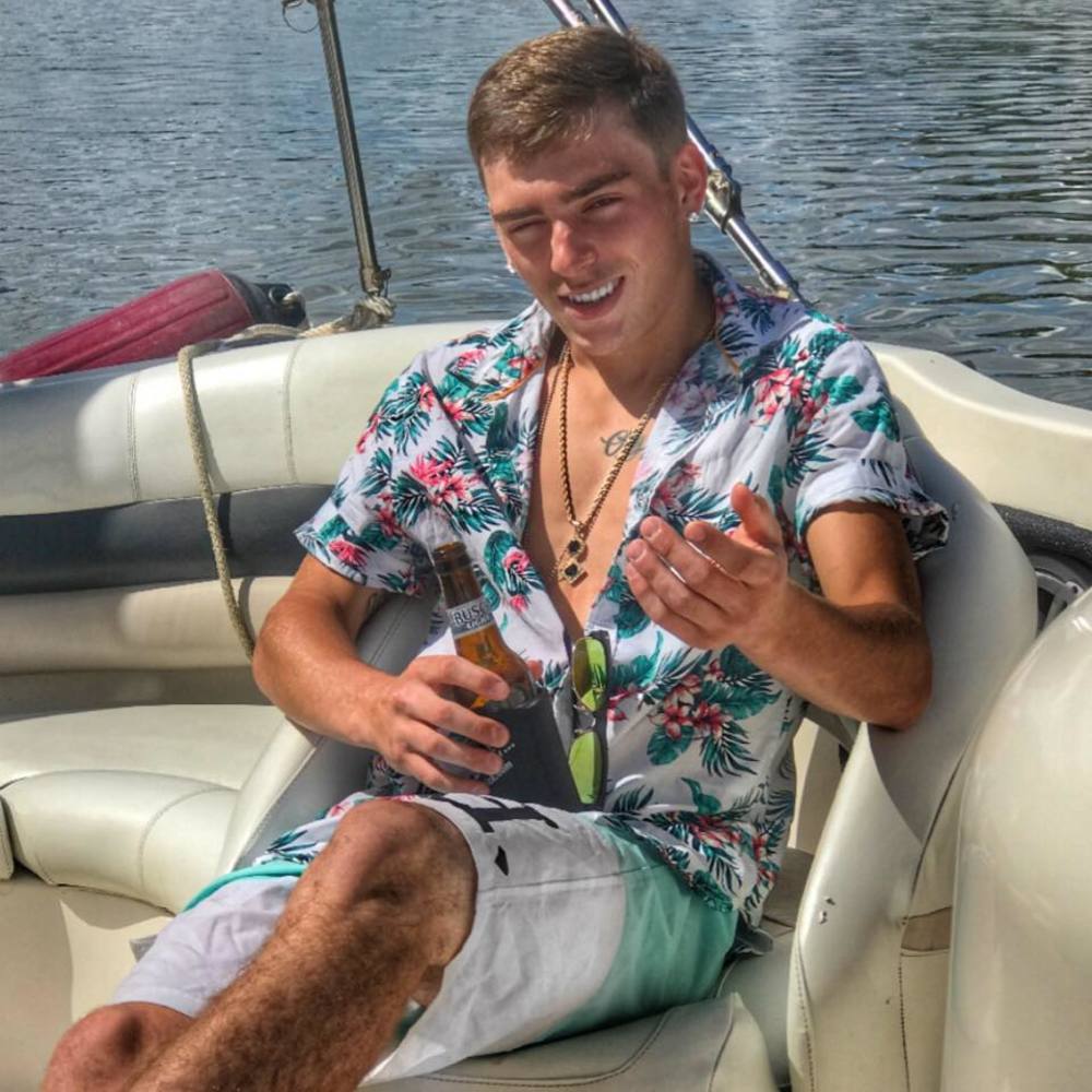 Meet your Posher, Levi